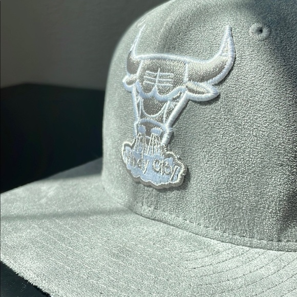 Bulls New Era Gray Suede Cap - Picture 6 of 11